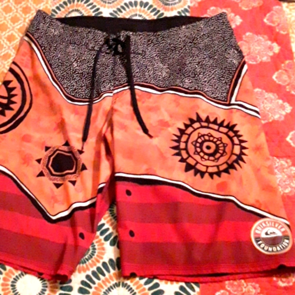 Mens Quicksilver tribal print board short 33